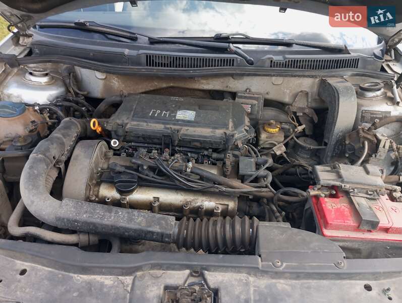 Універсал Volkswagen Golf 2000 в Сумах