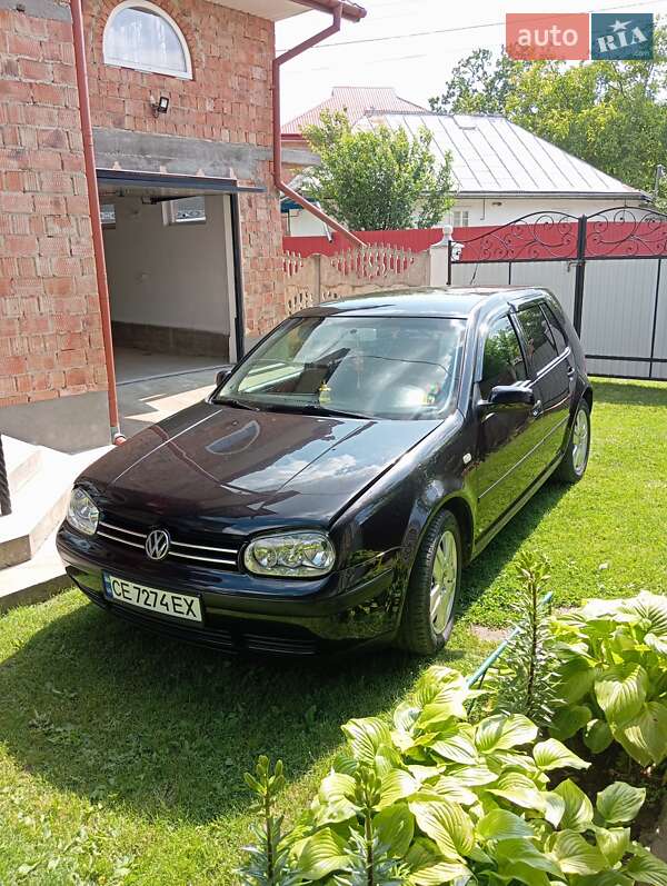 Хетчбек Volkswagen Golf 2002 в Чернівцях