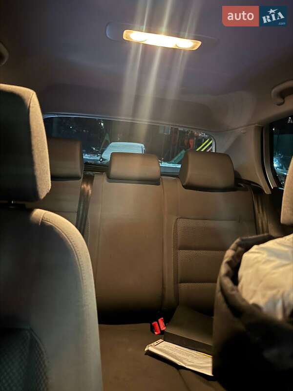 Хэтчбек Volkswagen Golf 2005 в Вышгороде