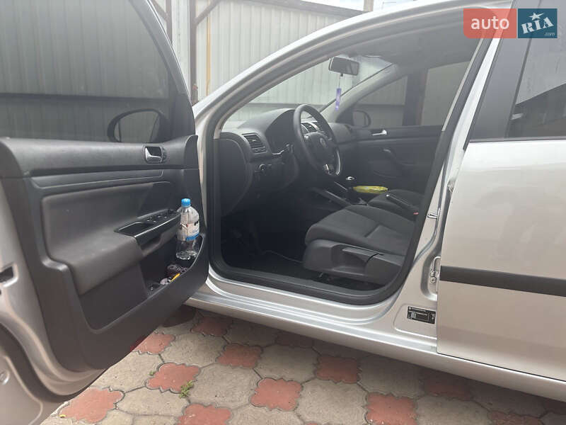 Хэтчбек Volkswagen Golf 2008 в Запорожье