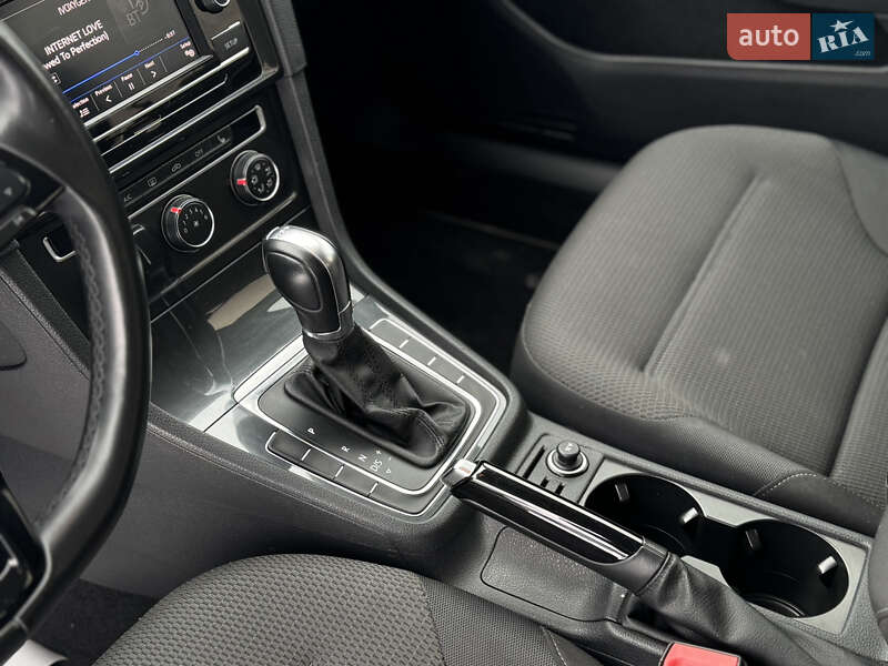 Универсал Volkswagen Golf 2019 в Львове