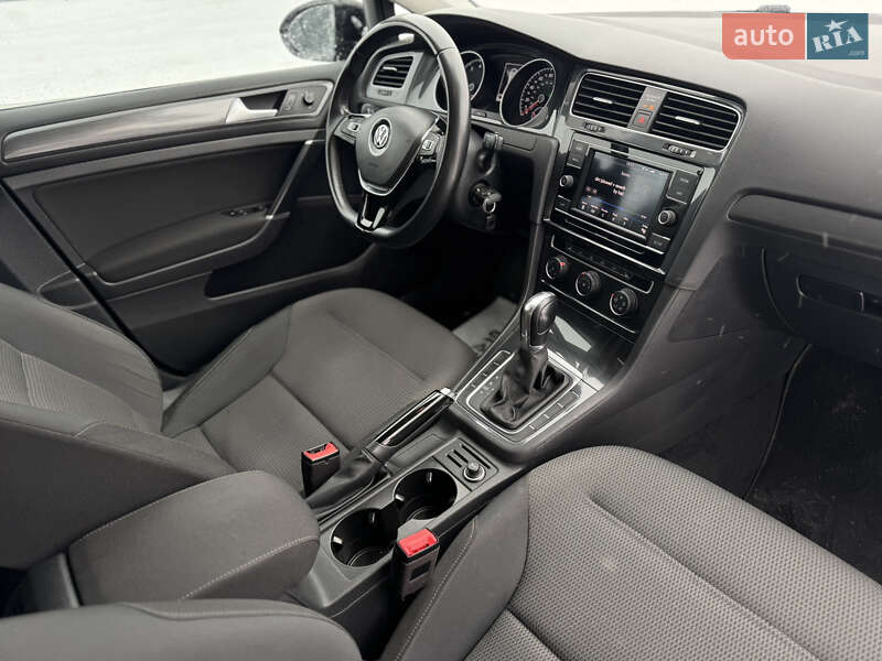Универсал Volkswagen Golf 2019 в Львове