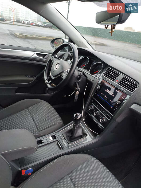 Универсал Volkswagen Golf 2018 в Чернигове