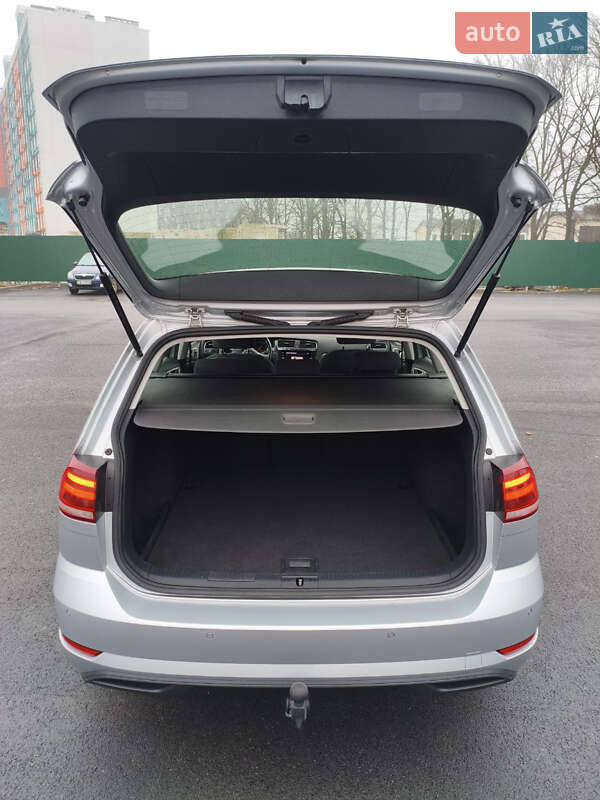 Универсал Volkswagen Golf 2018 в Чернигове