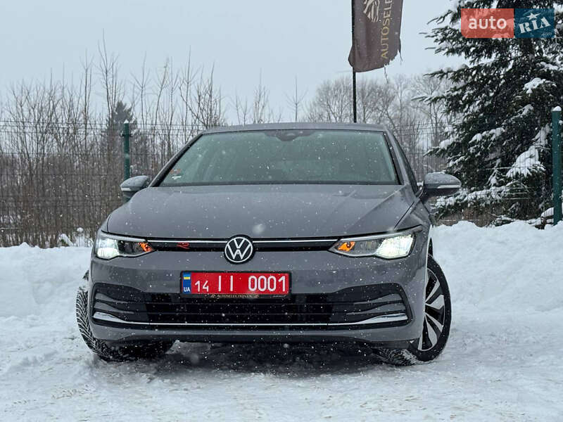 Хэтчбек Volkswagen Golf 2023 в Львове