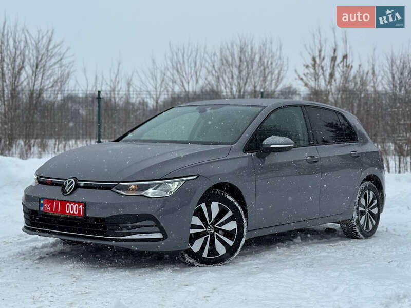Хэтчбек Volkswagen Golf 2023 в Львове