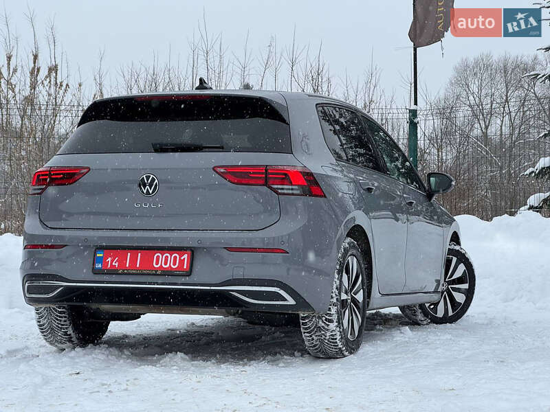 Хэтчбек Volkswagen Golf 2023 в Львове