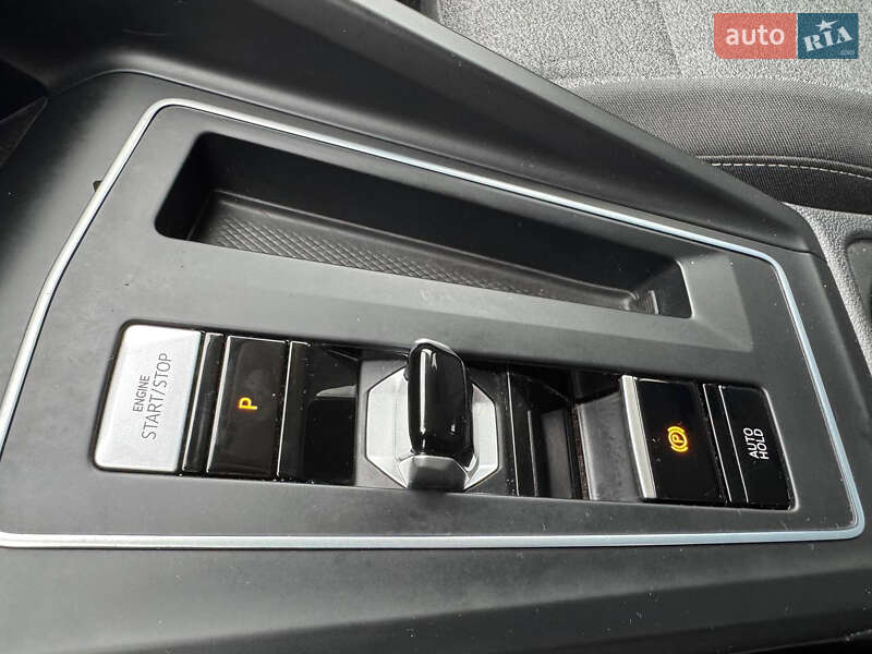 Хэтчбек Volkswagen Golf 2023 в Львове