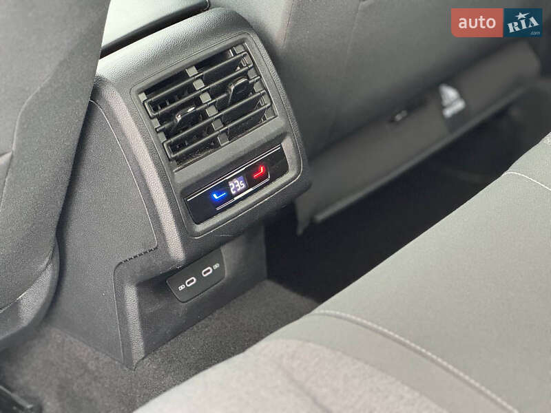 Хэтчбек Volkswagen Golf 2023 в Львове