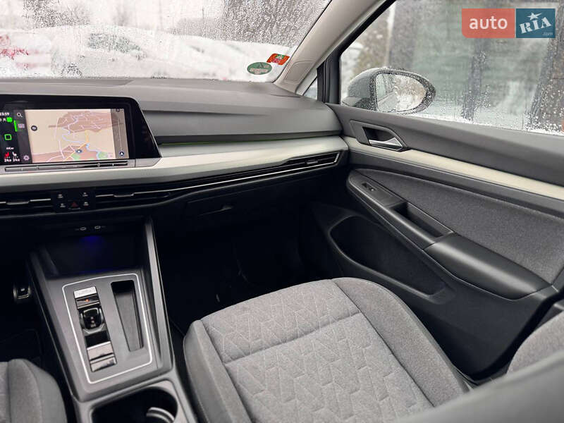 Хэтчбек Volkswagen Golf 2023 в Львове