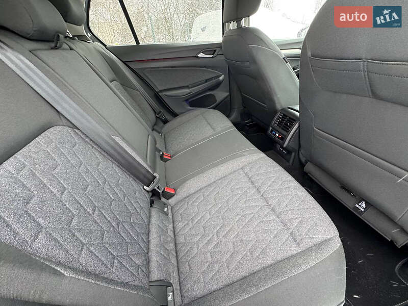 Хэтчбек Volkswagen Golf 2023 в Львове