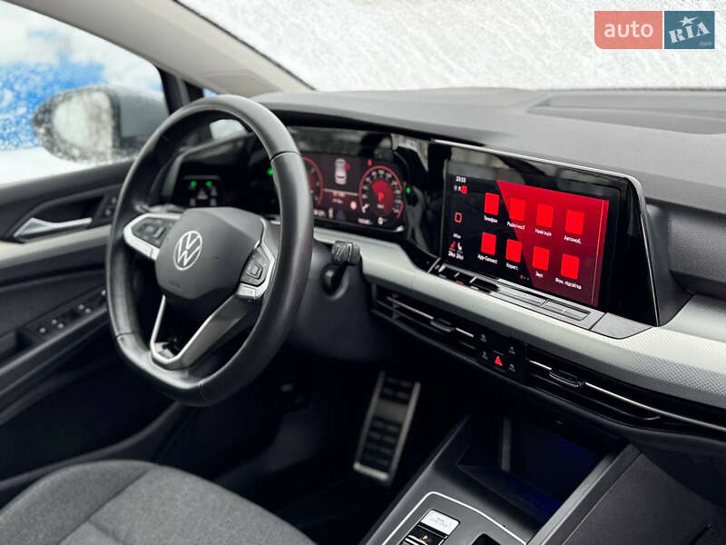 Хэтчбек Volkswagen Golf 2023 в Львове