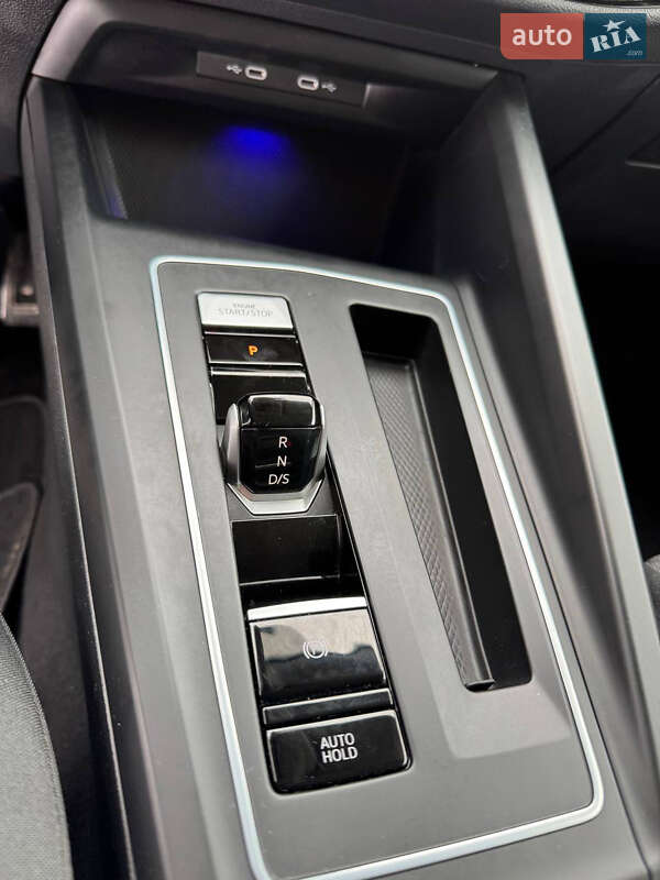 Хэтчбек Volkswagen Golf 2023 в Львове