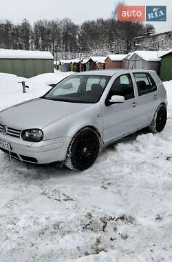 Хэтчбек Volkswagen Golf 2001 в Чернигове