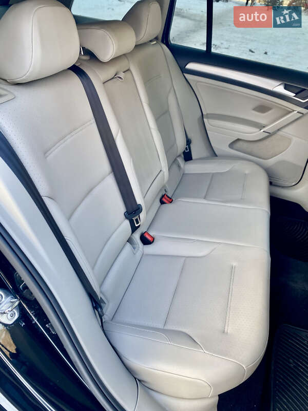 Универсал Volkswagen Golf 2015 в Киеве