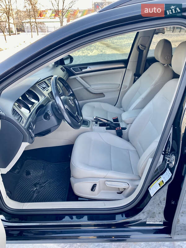 Универсал Volkswagen Golf 2015 в Киеве