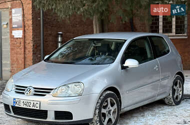Хетчбек Volkswagen Golf 2005 в Дніпрі
