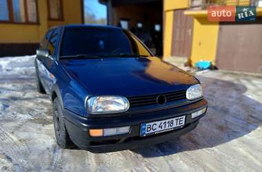 Хетчбек Volkswagen Golf 1994 в Стебнику