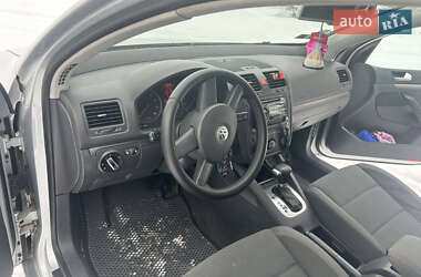 Хэтчбек Volkswagen Golf 2004 в Могилев-Подольске