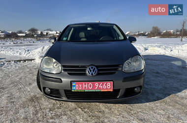 Хэтчбек Volkswagen Golf 2005 в Ковеле