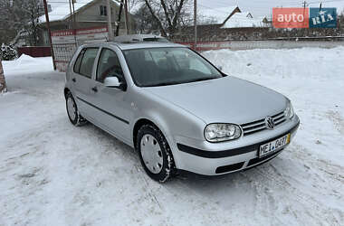 Хетчбек Volkswagen Golf 2001 в Чернівцях