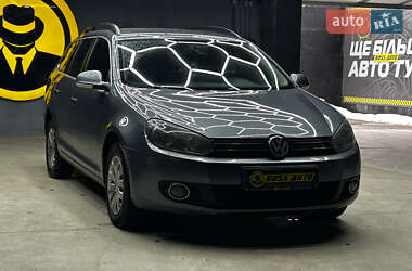 Універсал Volkswagen Golf 2011 в Чернівцях
