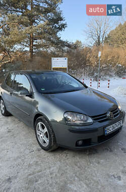 Хэтчбек Volkswagen Golf 2004 в Рудки