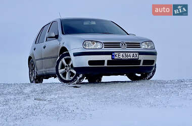 Хетчбек Volkswagen Golf 2002 в Павлограді