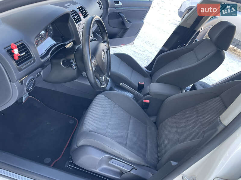 Хэтчбек Volkswagen Golf 2009 в Житомире