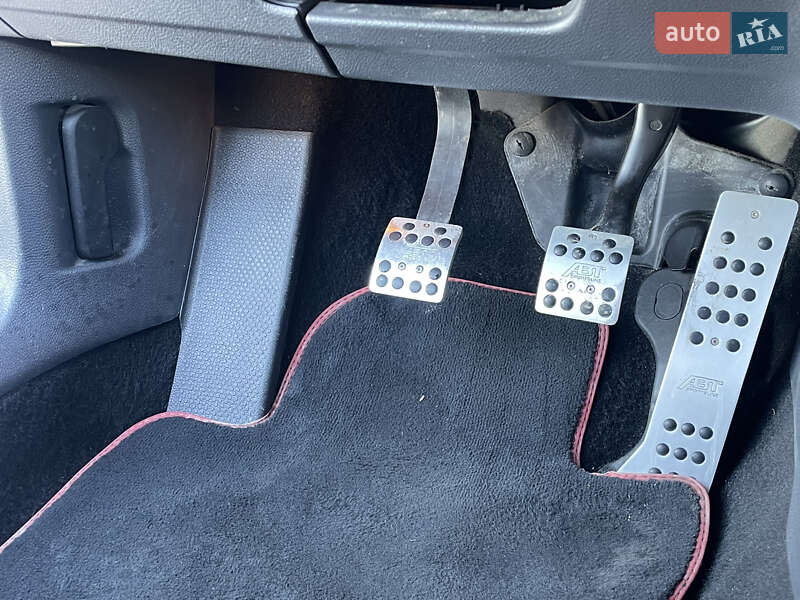 Хэтчбек Volkswagen Golf 2009 в Житомире