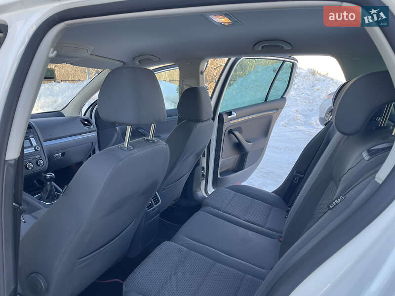 Хэтчбек Volkswagen Golf 2009 в Житомире