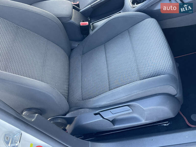 Хэтчбек Volkswagen Golf 2009 в Житомире