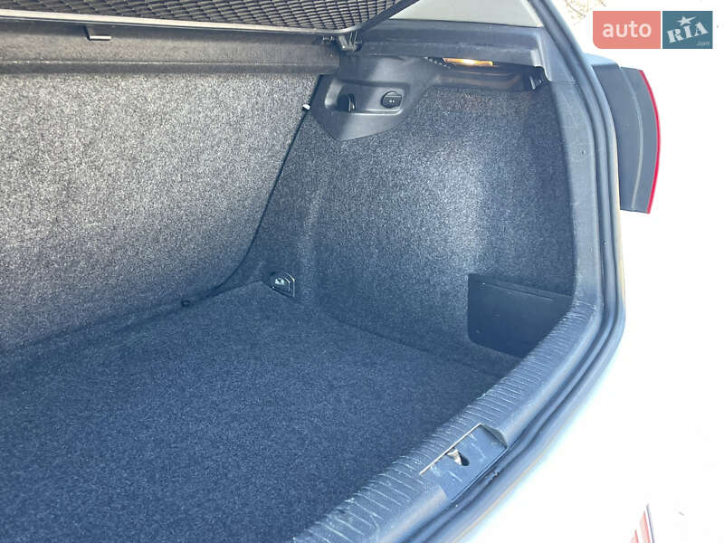 Хэтчбек Volkswagen Golf 2009 в Житомире