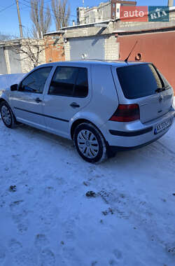 Хетчбек Volkswagen Golf 2001 в Харкові