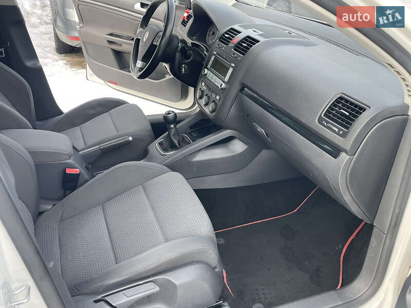 Хэтчбек Volkswagen Golf 2009 в Житомире