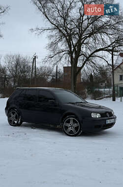 Хетчбек Volkswagen Golf 2002 в Гадячі