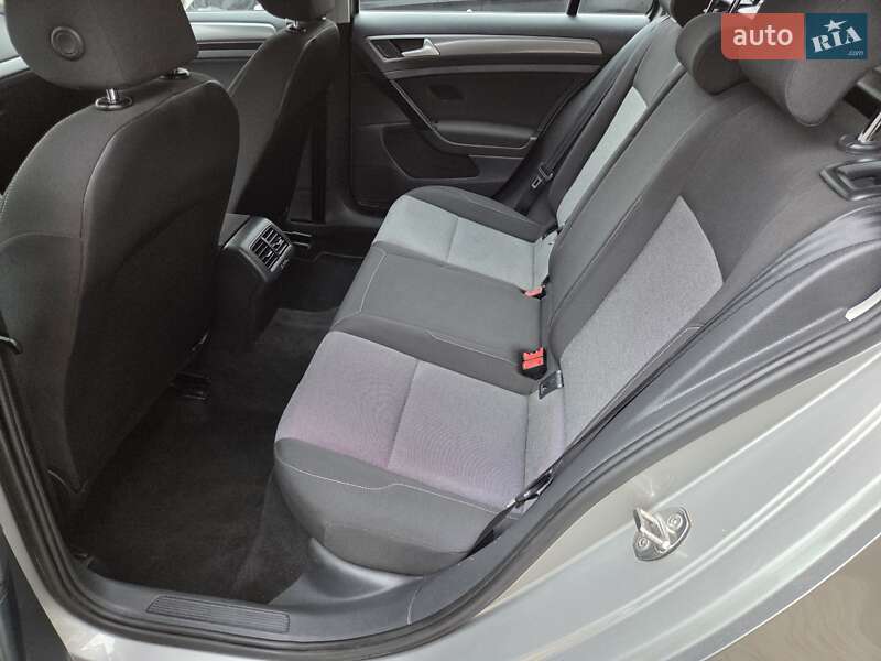 Универсал Volkswagen Golf 2015 в Луцке