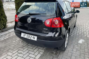 Хэтчбек Volkswagen Golf 2003 в Городке
