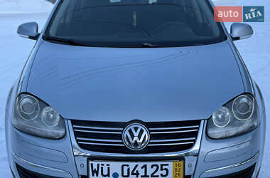 Универсал Volkswagen Golf 2009 в Староконстантинове