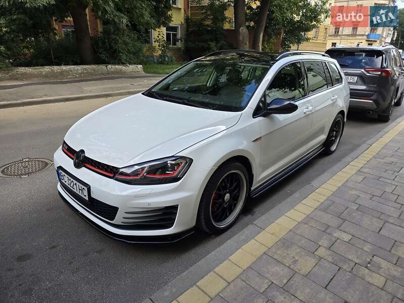 Универсал Volkswagen Golf 2015 в Львове