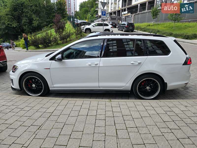 Универсал Volkswagen Golf 2015 в Львове