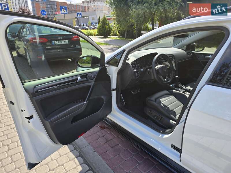 Универсал Volkswagen Golf 2015 в Львове