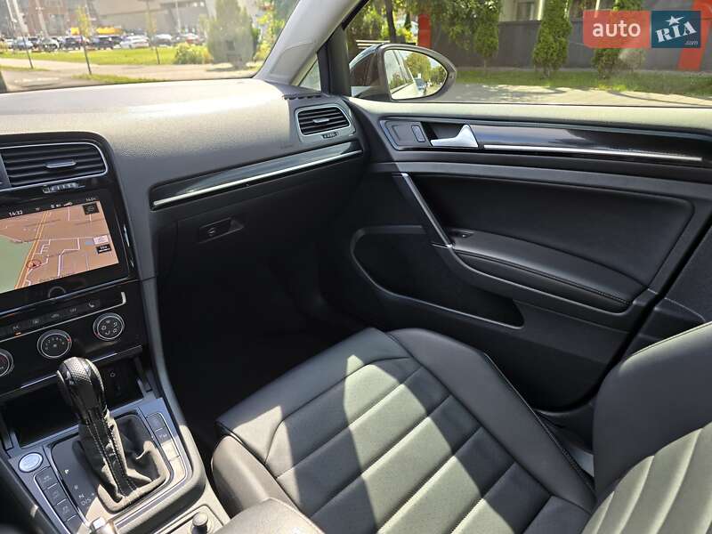 Универсал Volkswagen Golf 2015 в Львове