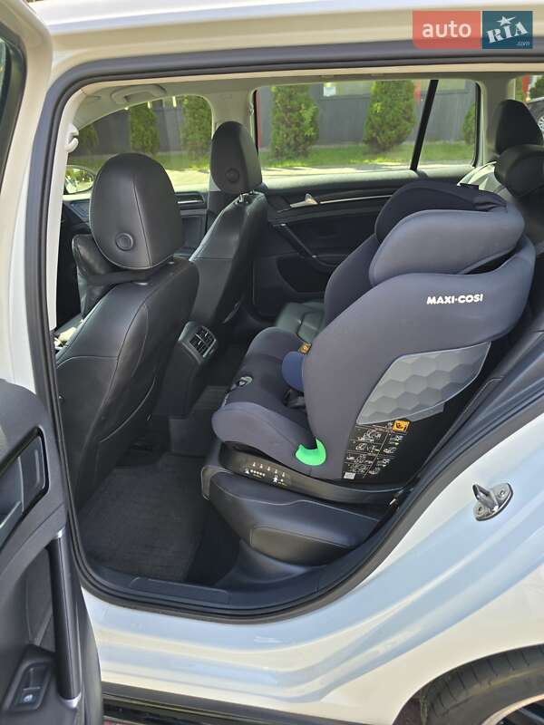 Универсал Volkswagen Golf 2015 в Львове