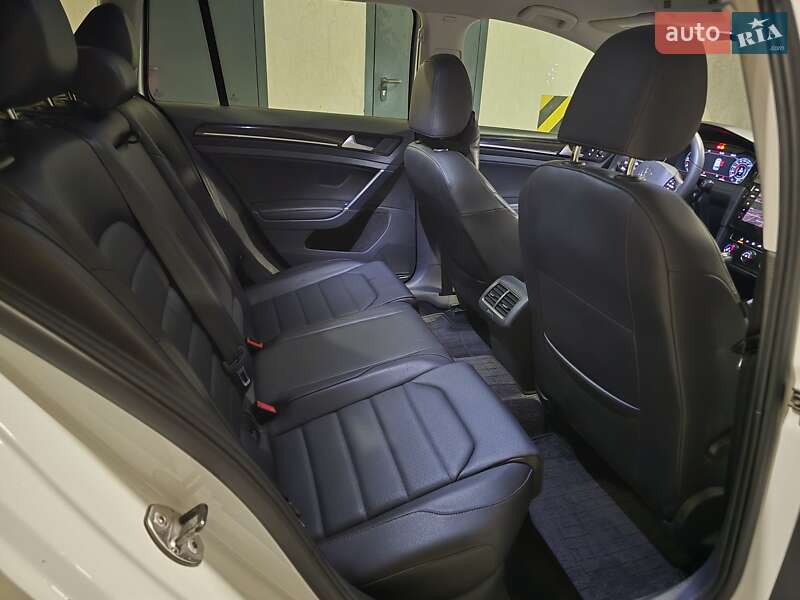 Универсал Volkswagen Golf 2015 в Львове