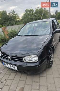 Хетчбек Volkswagen Golf 2001 в Луцьку