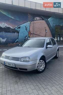 Хетчбек Volkswagen Golf 2003 в Локачах