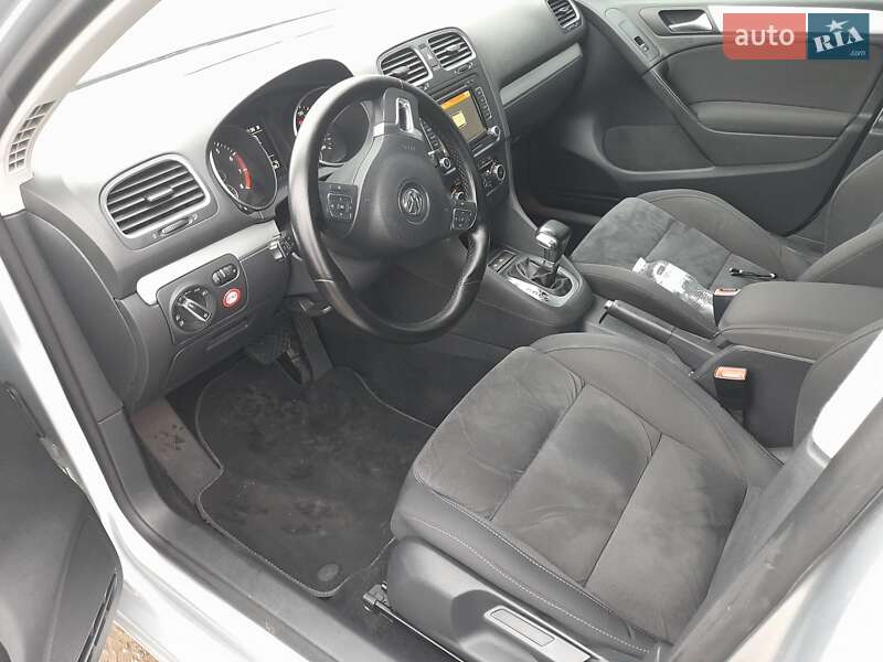 Хэтчбек Volkswagen Golf 2009 в Новой Водолаге