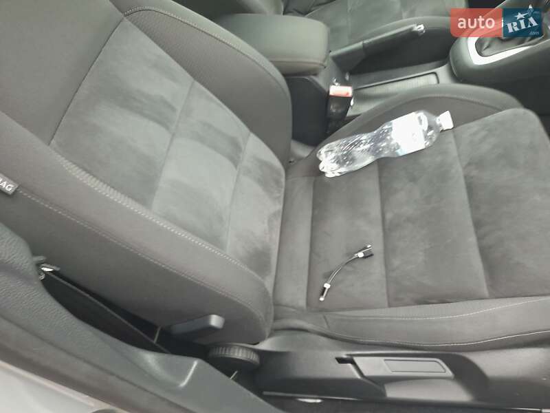 Хэтчбек Volkswagen Golf 2009 в Новой Водолаге