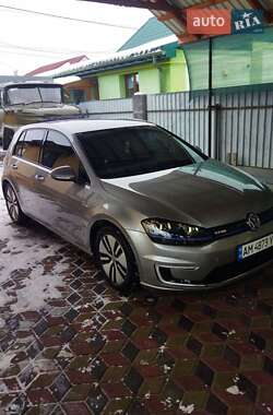 Хетчбек Volkswagen Golf 2015 в Звягелі